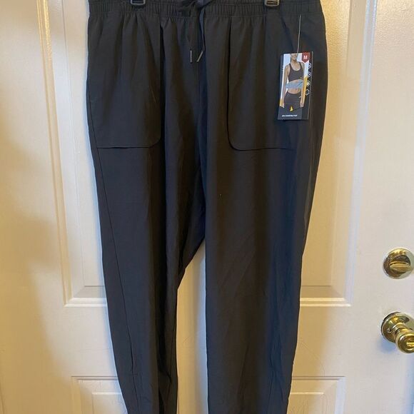 Avis Convertible Pants medium - Picture 2 of 3